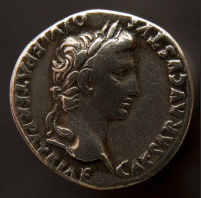 Denario romano de César Augusto RIC I 207. Col. Venus.